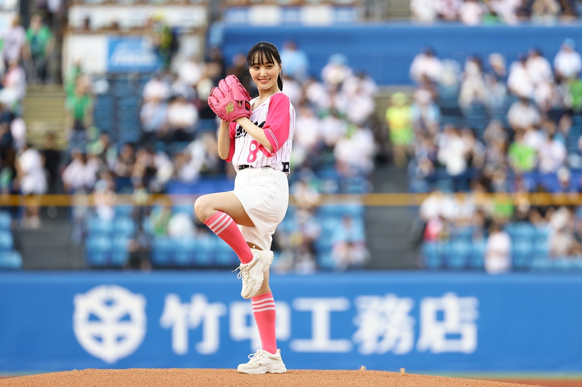 菅井友香が神宮球場での6年ぶりの投球に全力で挑む！｜FON INFO