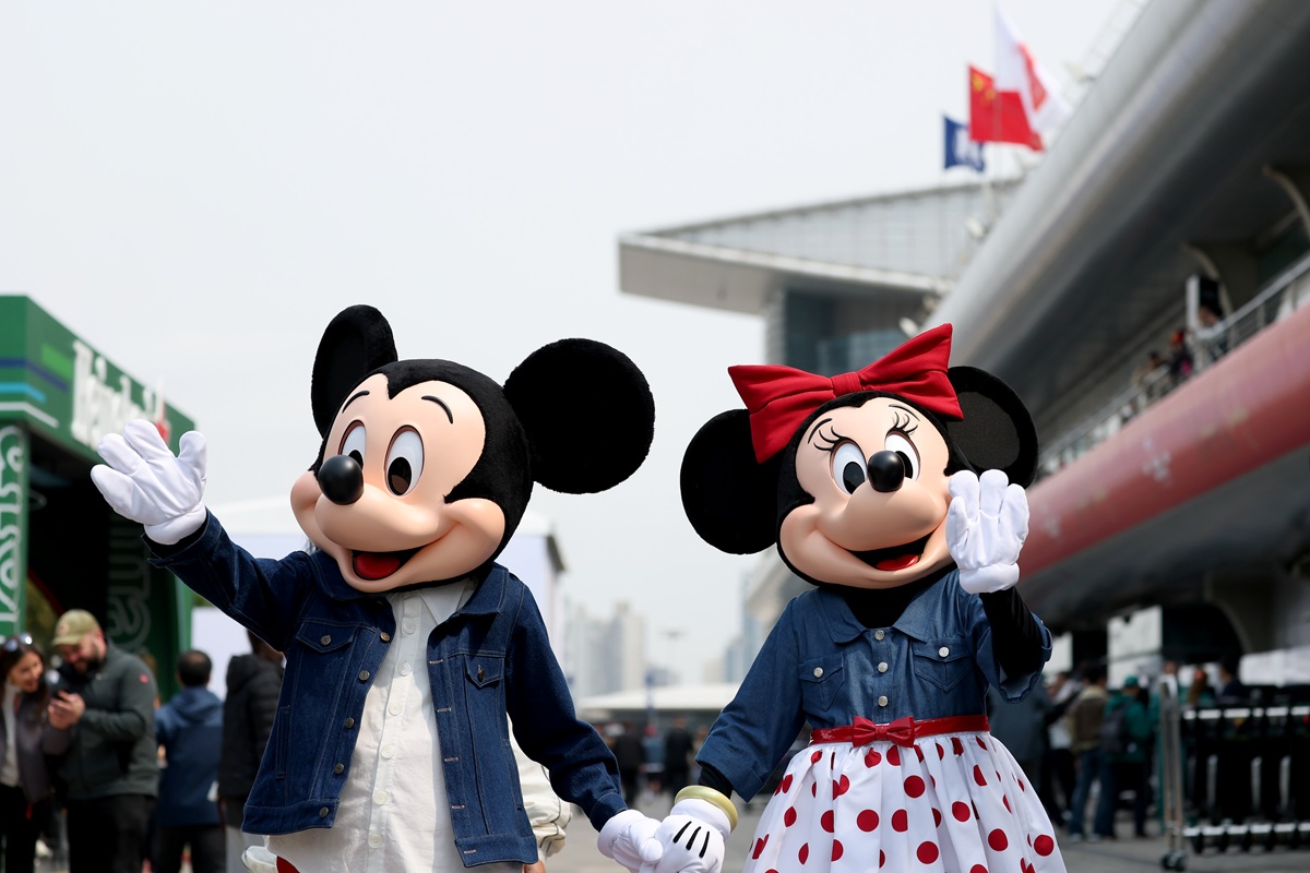 サッシャ＆中野信治が語るF1中継の魅力「世代を超えて楽しんでほしいエンターテインメントの最高峰」